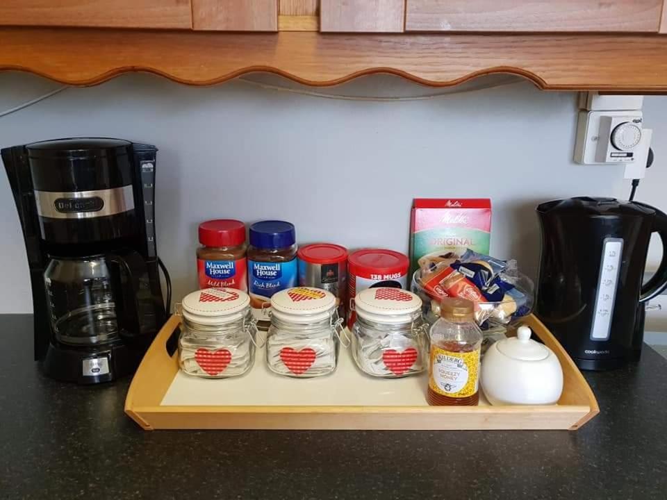 Farnham House Bed & Breakfast Кейвън Екстериор снимка