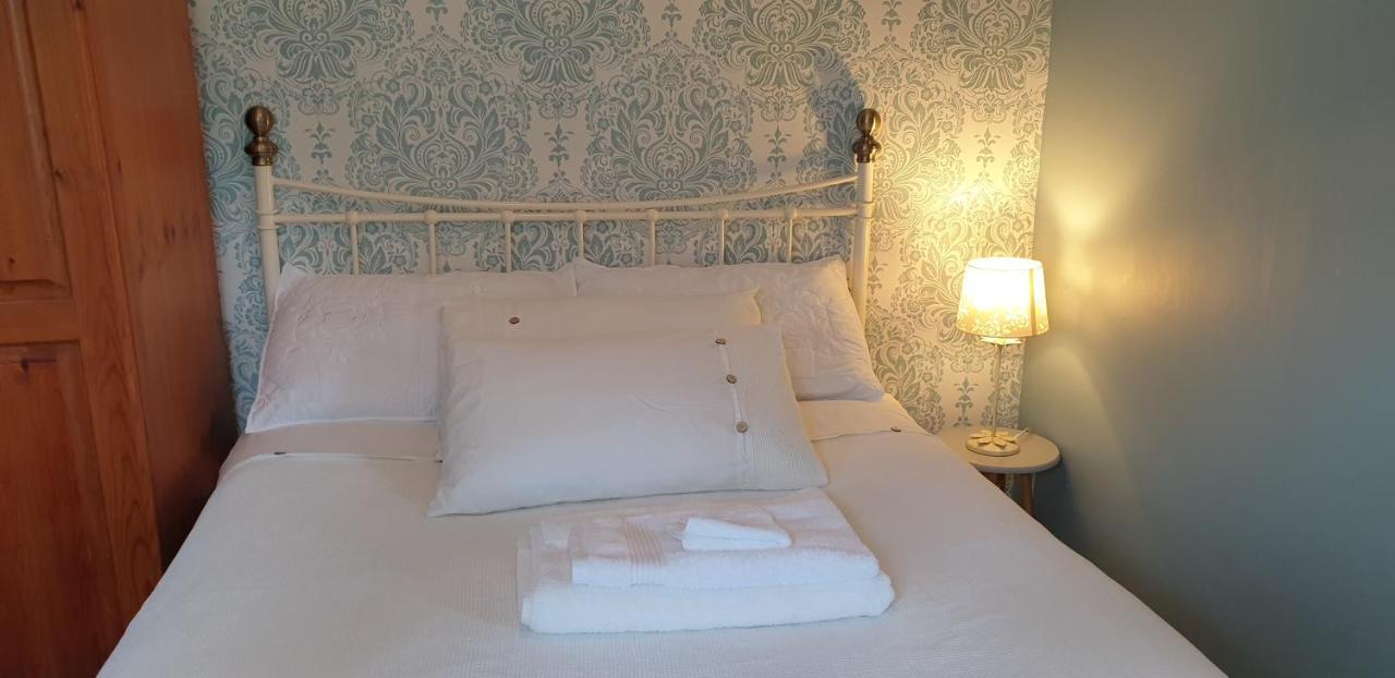 Farnham House Bed & Breakfast Кейвън Екстериор снимка