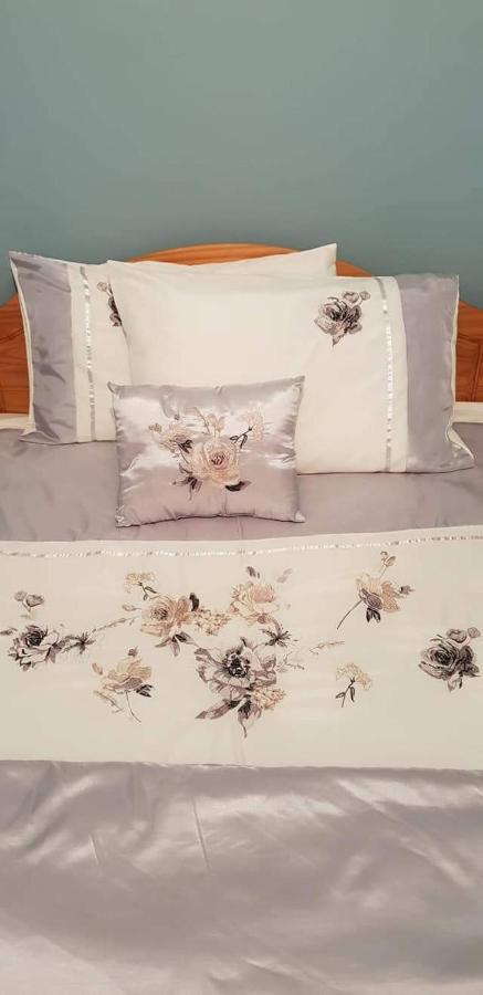 Farnham House Bed & Breakfast Кейвън Екстериор снимка