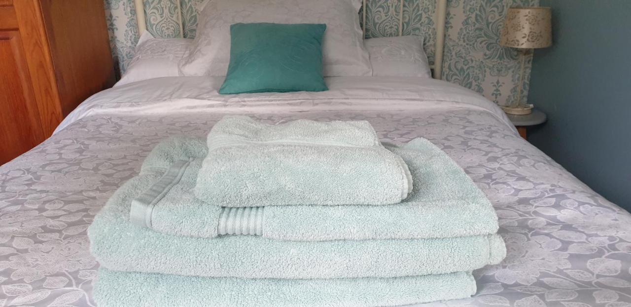 Farnham House Bed & Breakfast Кейвън Екстериор снимка
